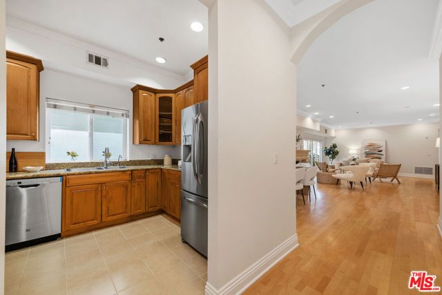 11840 Dorothy Street 202, Los Angeles, CA 90049