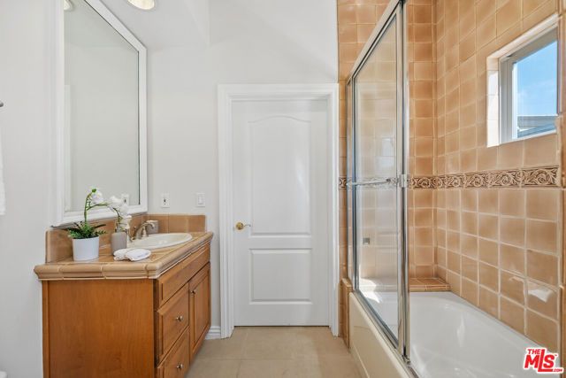 11840 Dorothy Street 202, Los Angeles, CA 90049