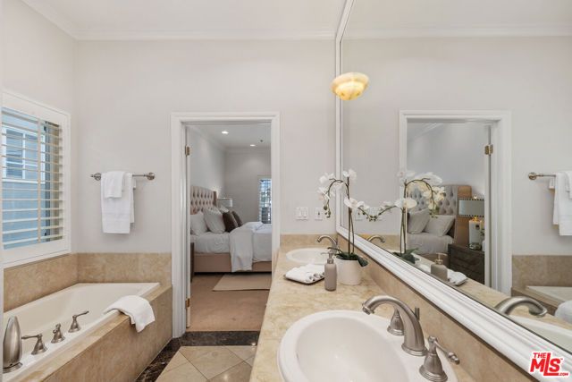 11840 Dorothy Street 202, Los Angeles, CA 90049