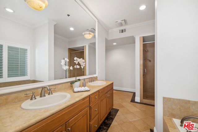 11840 Dorothy Street 202, Los Angeles, CA 90049