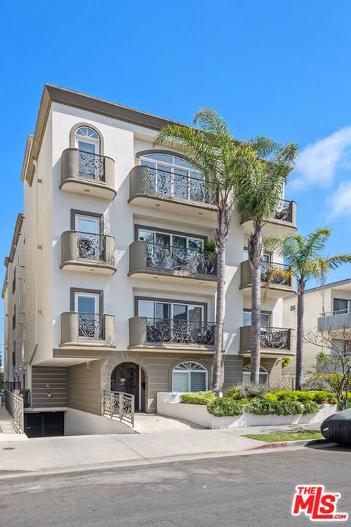 11840 Dorothy Street 202, Los Angeles, CA 90049