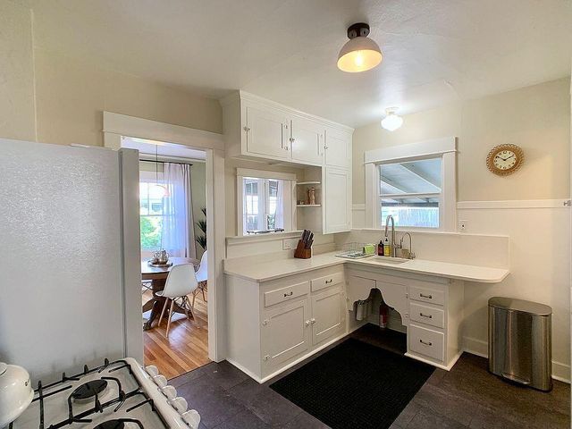 625 S Holly Street, Medford, OR 97501