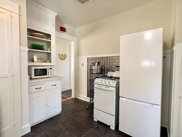 625 S Holly Street, Medford, OR 97501