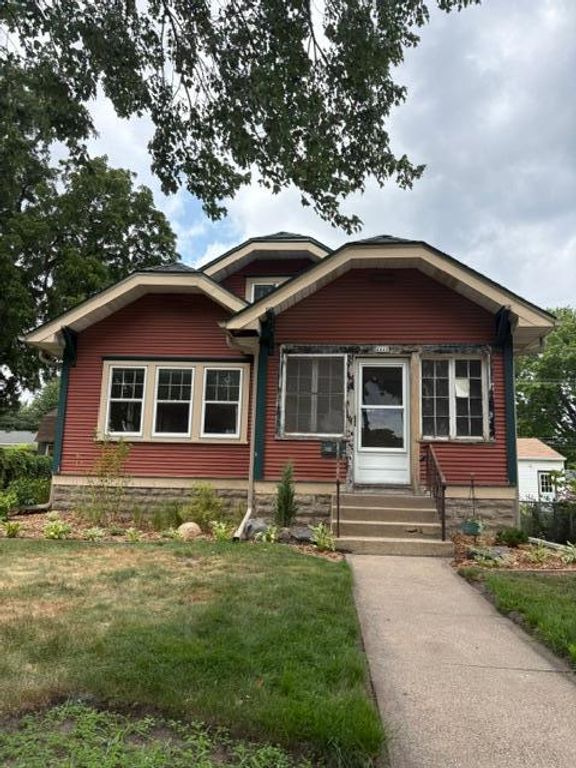 4415 Queen Avenue N, Minneapolis, MN 55412