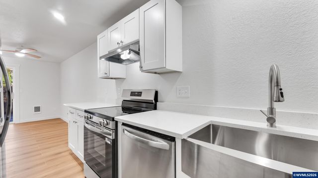 2224 Maplewood Dr S, Salem, OR 97306