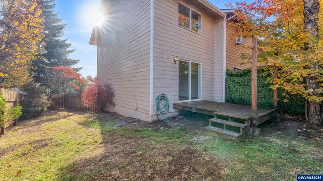 2224 Maplewood Dr S, Salem, OR 97306