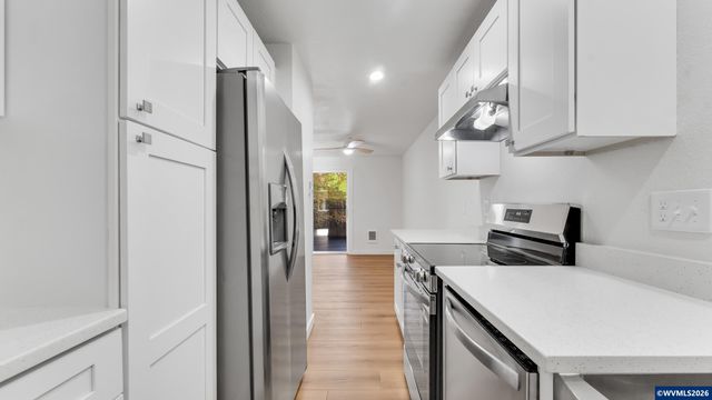 2224 Maplewood Dr S, Salem, OR 97306