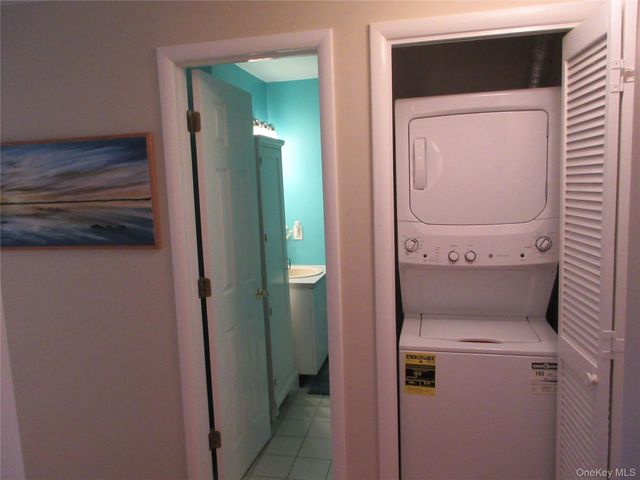 2 Eagle Ridge Way, Nanuet, NY 10954