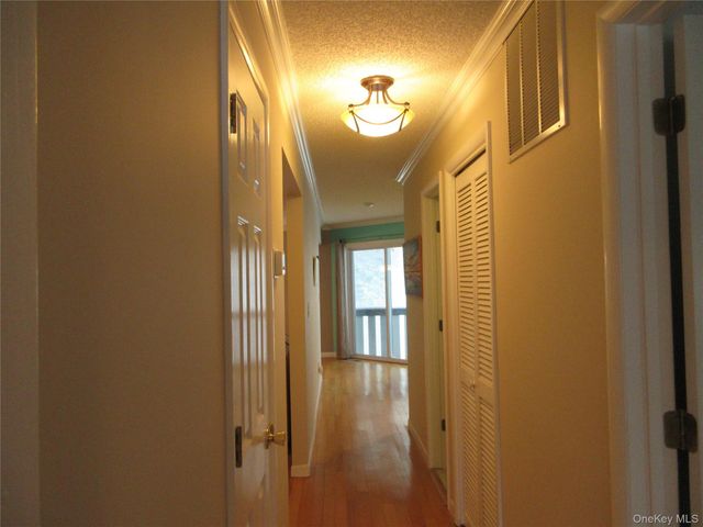 2 Eagle Ridge Way, Nanuet, NY 10954