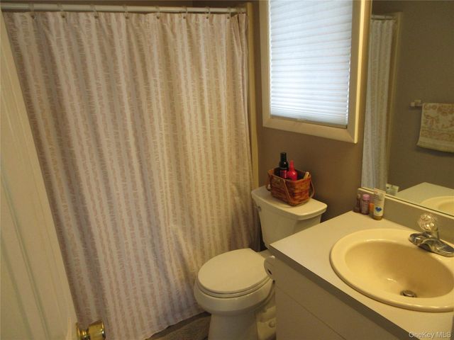 2 Eagle Ridge Way, Nanuet, NY 10954