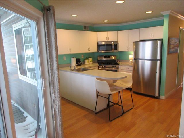 2 Eagle Ridge Way, Nanuet, NY 10954