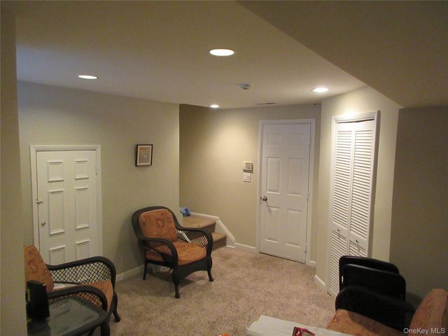 2 Eagle Ridge Way, Nanuet, NY 10954