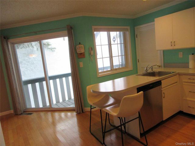 2 Eagle Ridge Way, Nanuet, NY 10954