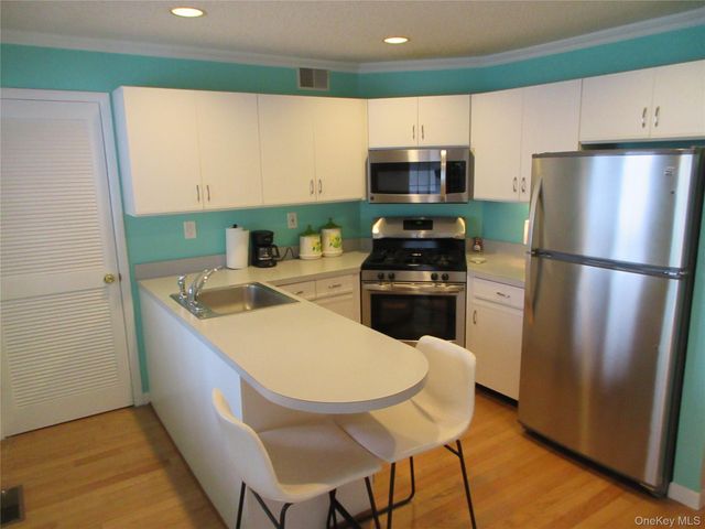 2 Eagle Ridge Way, Nanuet, NY 10954