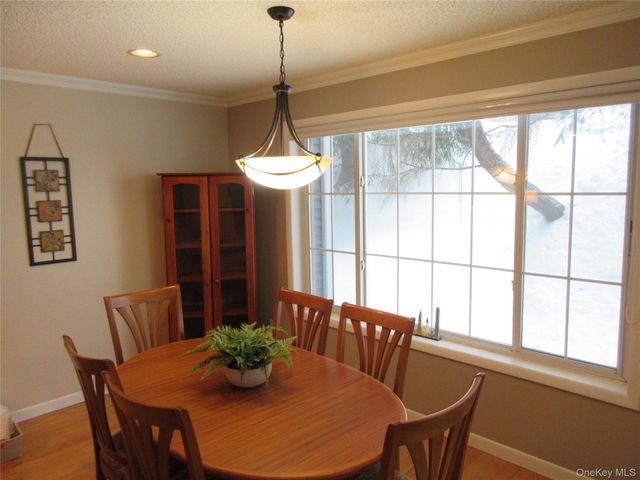 2 Eagle Ridge Way, Nanuet, NY 10954