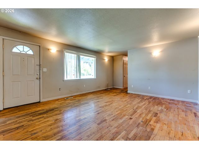 2996 RIVER Rd, Eugene, OR 97404