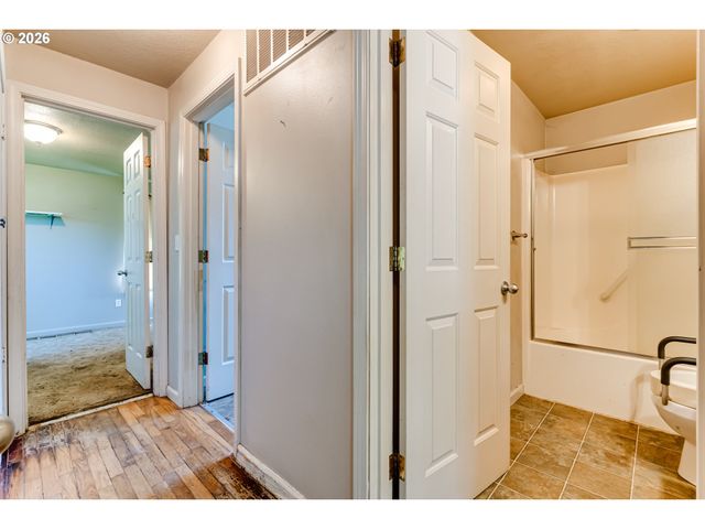 2996 RIVER Rd, Eugene, OR 97404