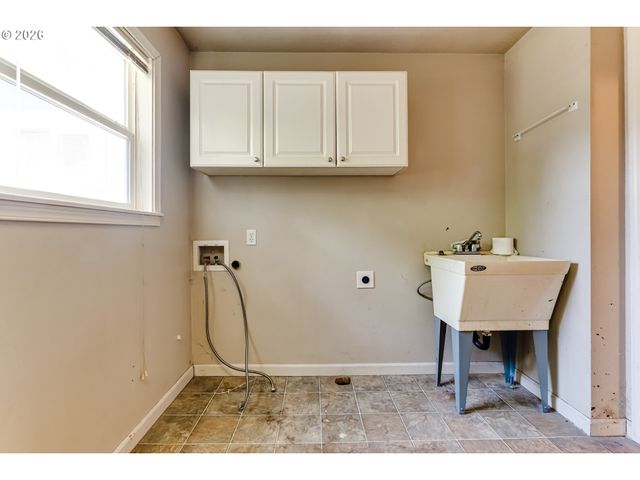 2996 RIVER Rd, Eugene, OR 97404