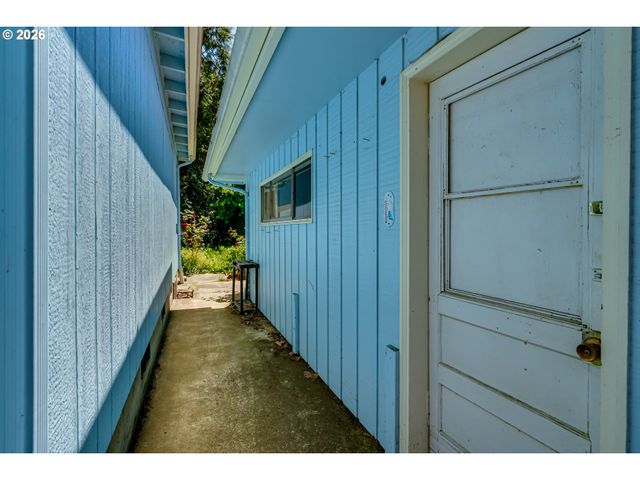 2996 RIVER Rd, Eugene, OR 97404