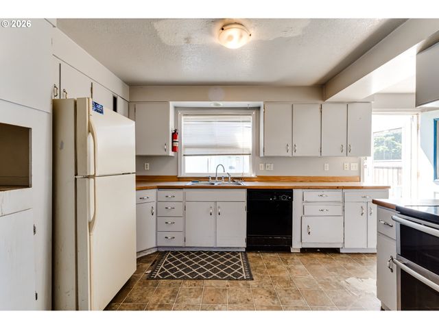 2996 RIVER Rd, Eugene, OR 97404
