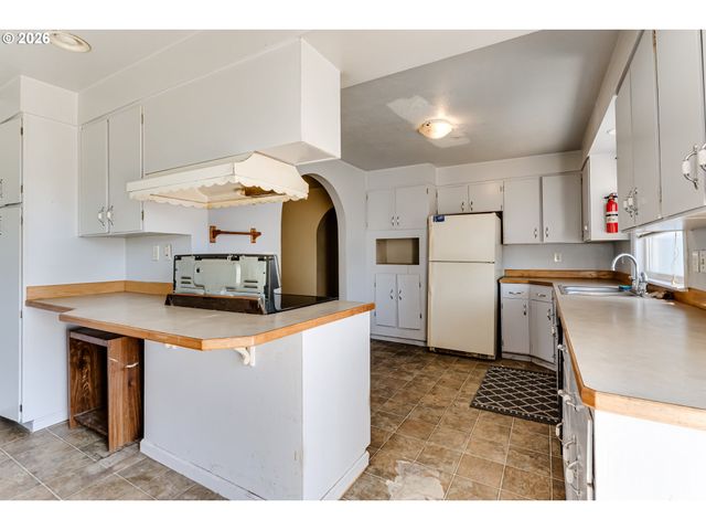 2996 RIVER Rd, Eugene, OR 97404