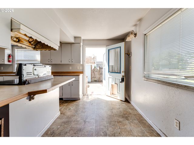 2996 RIVER Rd, Eugene, OR 97404