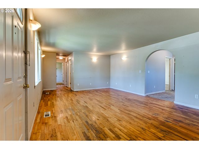 2996 RIVER Rd, Eugene, OR 97404