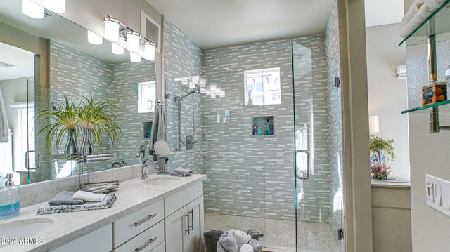 2511 W QUEEN CREEK Road 151, Chandler, AZ 85248