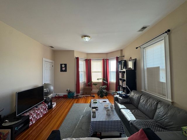 28 Quirk Street 28, Watertown, MA 02472