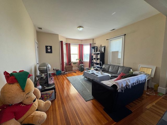 28 Quirk Street 28, Watertown, MA 02472