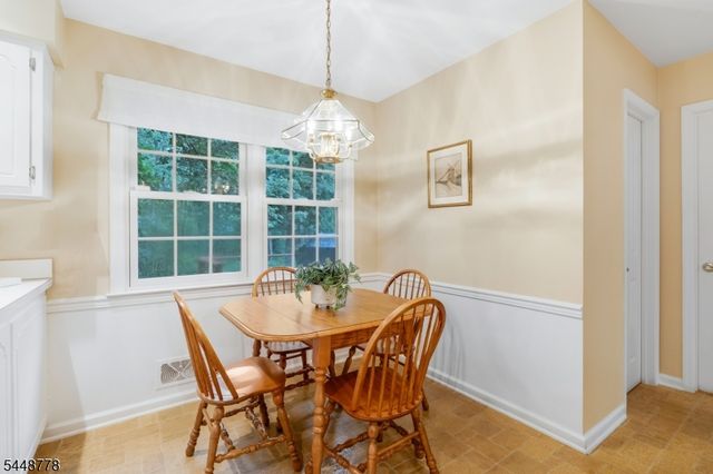 8 Mansfield Ct, Mendham Boro, NJ 07945