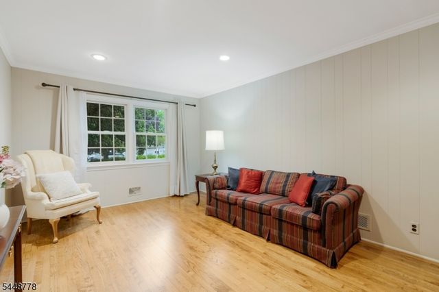 8 Mansfield Ct, Mendham Boro, NJ 07945