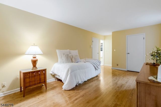 8 Mansfield Ct, Mendham Boro, NJ 07945