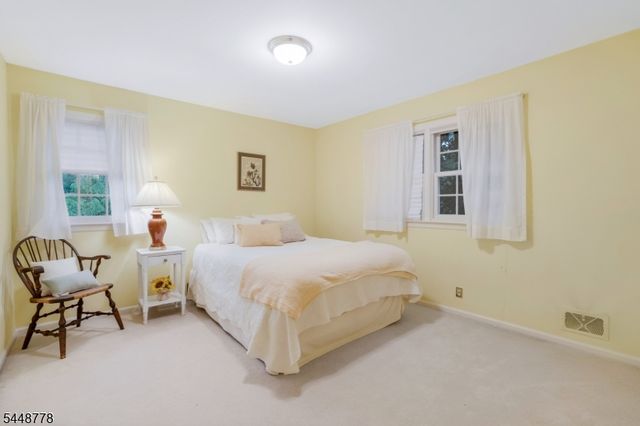 8 Mansfield Ct, Mendham Boro, NJ 07945