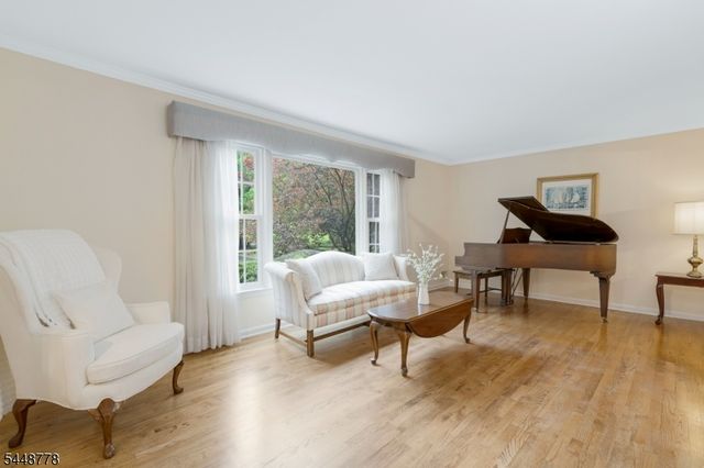 8 Mansfield Ct, Mendham Boro, NJ 07945