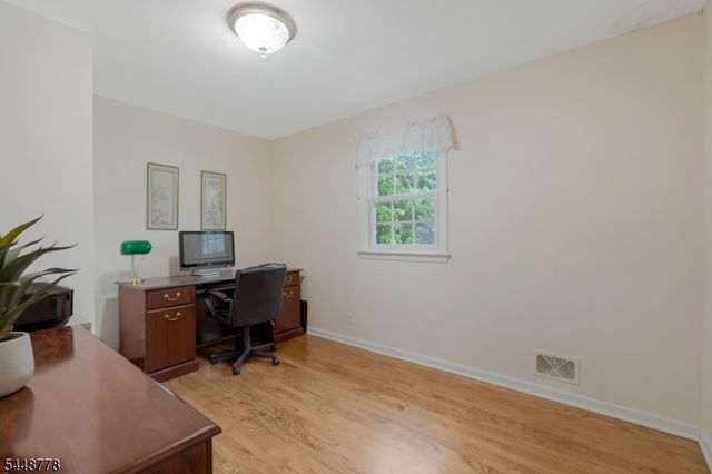 8 Mansfield Ct, Mendham Boro, NJ 07945