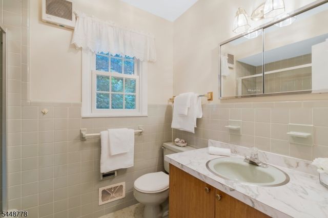 8 Mansfield Ct, Mendham Boro, NJ 07945