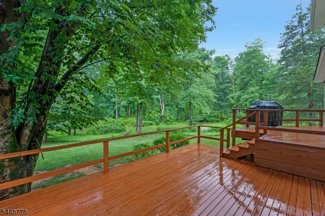 8 Mansfield Ct, Mendham Boro, NJ 07945