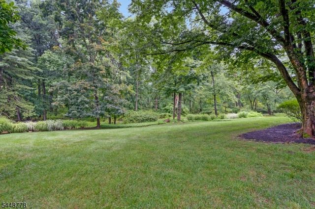 8 Mansfield Ct, Mendham Boro, NJ 07945