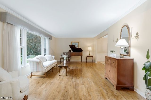 8 Mansfield Ct, Mendham Boro, NJ 07945
