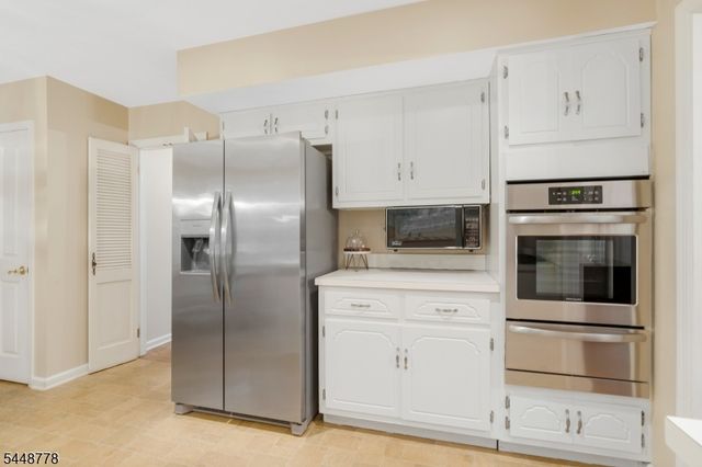 8 Mansfield Ct, Mendham Boro, NJ 07945