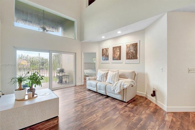 16339 Malibu Drive 22, Weston, FL 33326