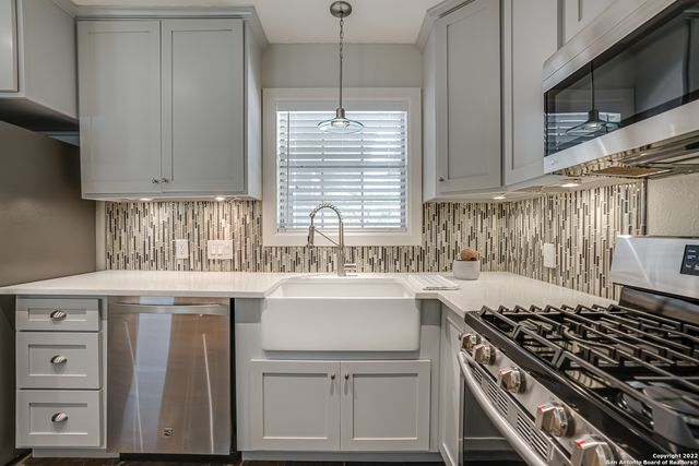 526 Marchmont Ln, San Antonio, TX 78213
