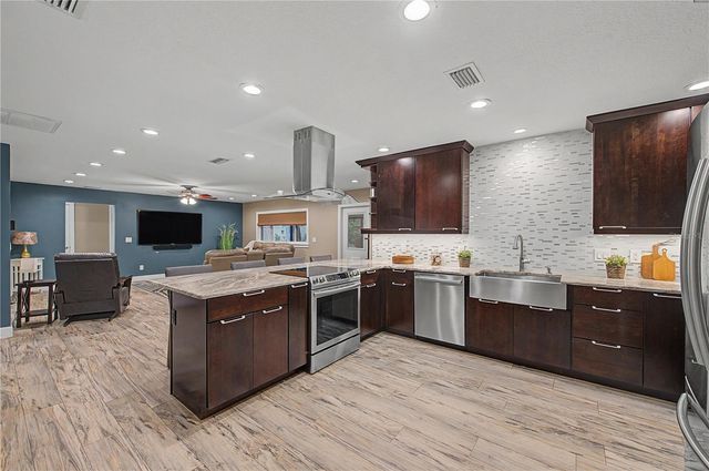 1112 LAKEMONT DRIVE, Valrico, FL 33594