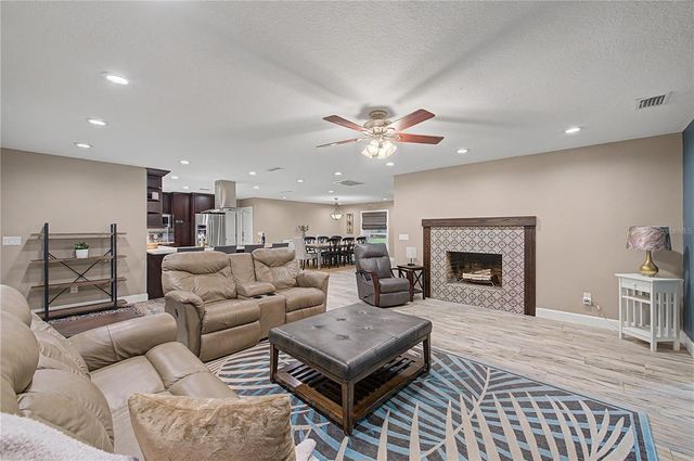 1112 LAKEMONT DRIVE, Valrico, FL 33594