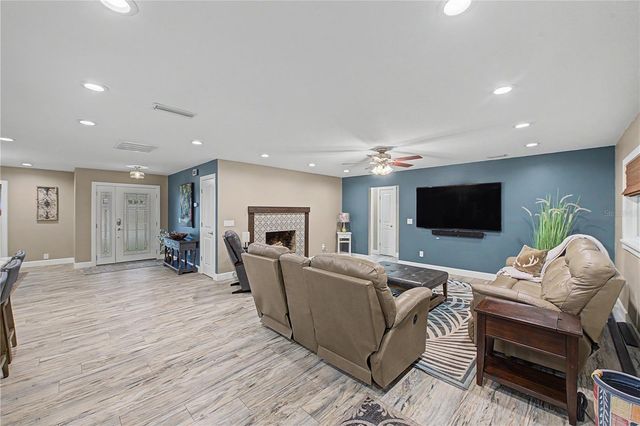 1112 LAKEMONT DRIVE, Valrico, FL 33594