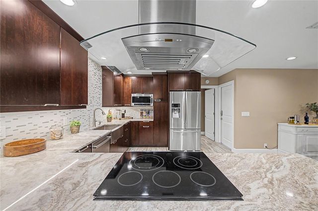 1112 LAKEMONT DRIVE, Valrico, FL 33594