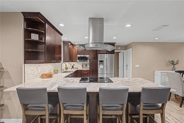 1112 LAKEMONT DRIVE, Valrico, FL 33594