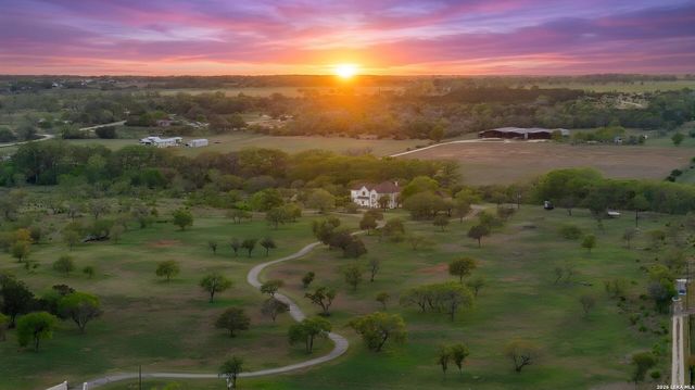608 N CREEK RD, Comfort, TX 78013