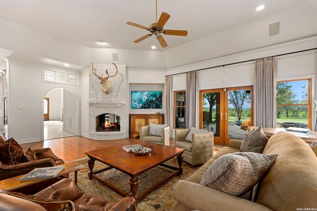608 N CREEK RD, Comfort, TX 78013